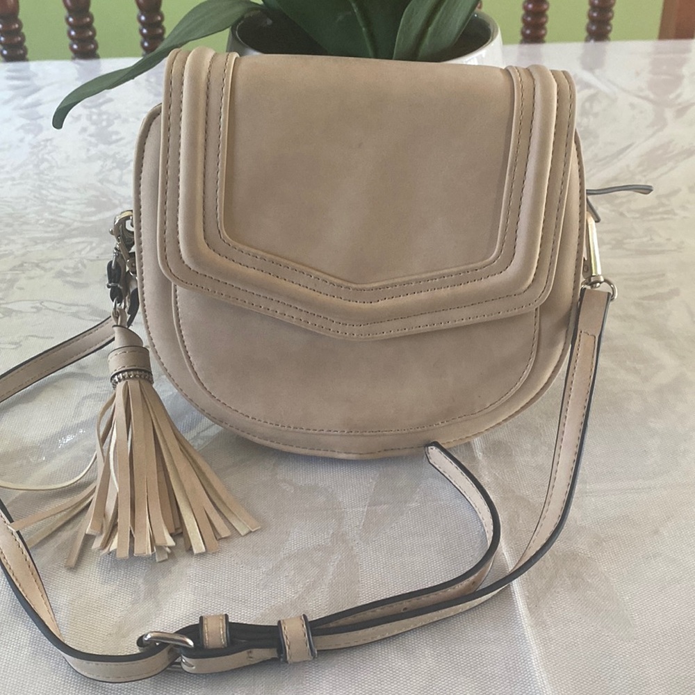 Cream suede crossbody bag with tassel